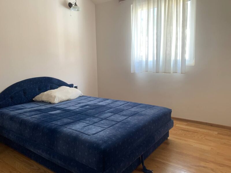 Rent a spacious apartment in the center of Budva #528275