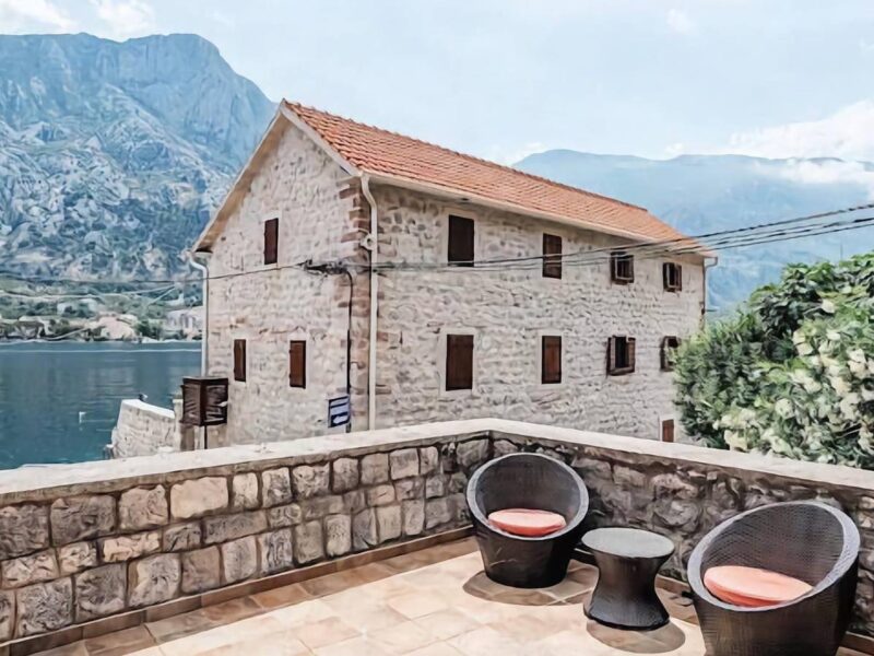 For sale a traditional house in Kotor #076234