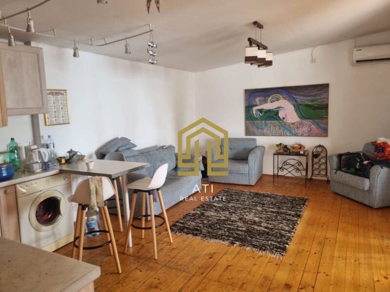 Apartment for sale on the first line in a historic building