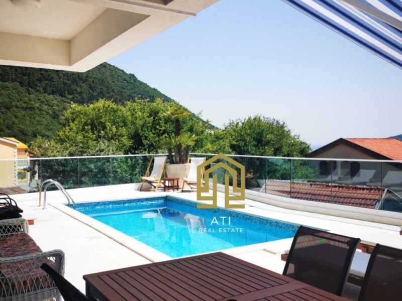 Two villas with panoramic views for sale in Budva in Lazi area