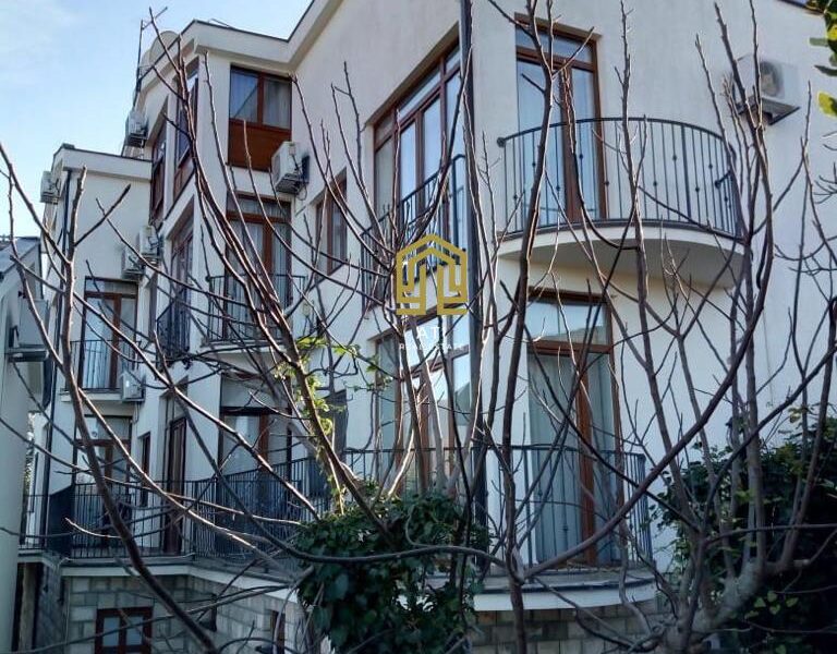 For sale magnificent townhouse in a quiet and green area of ​​Leshevichi