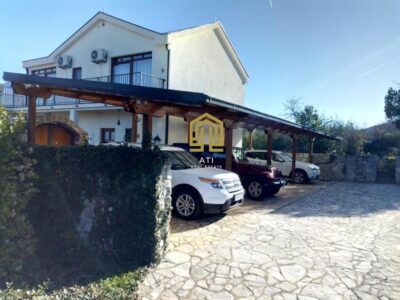 For sale magnificent townhouse in a quiet and green area of ​​Leshevichi