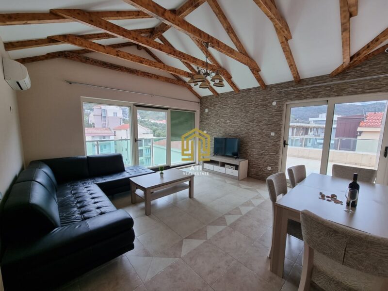 For sale a spacious 4-bedroom apartment in a new complex in Becici