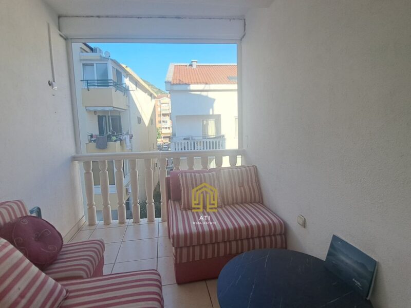 Two-bedroom apartment for rent in Budva before the season