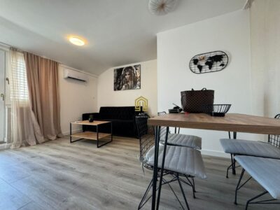 One bedroom apartment for rent in the very center of Budva before the season