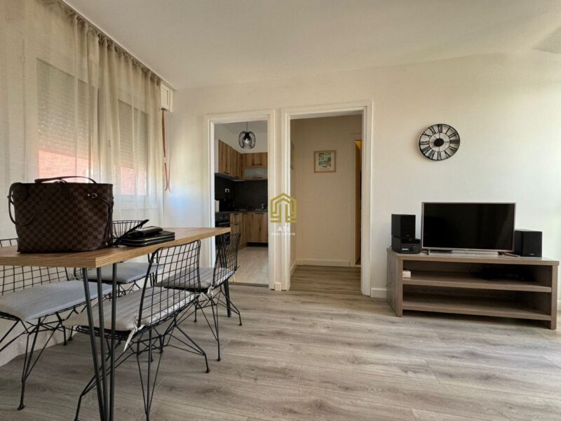 One bedroom apartment for rent in the very center of Budva before the season