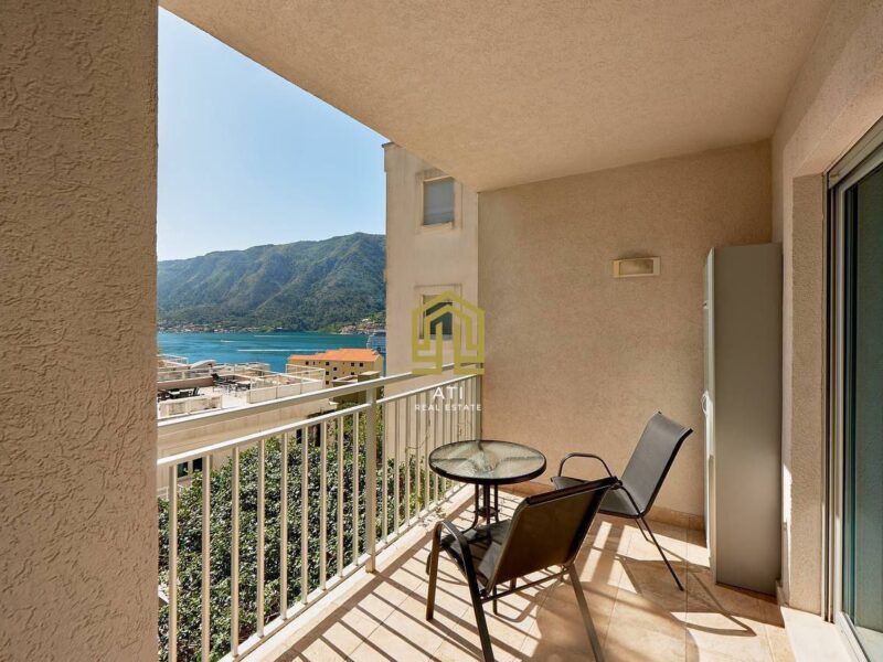 Apartment for sale in Dobrota with sea view